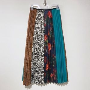 [BEULAH] Mixed print pleated midi skirt. Size Small.